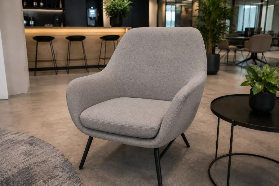 Gereinigde fauteuil in een lounge